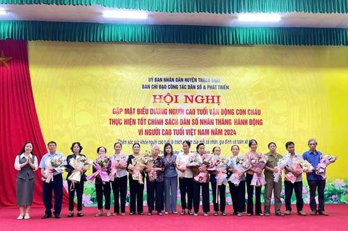 Thạch Thất gặp mặt biểu dương 90 người cao tuổi