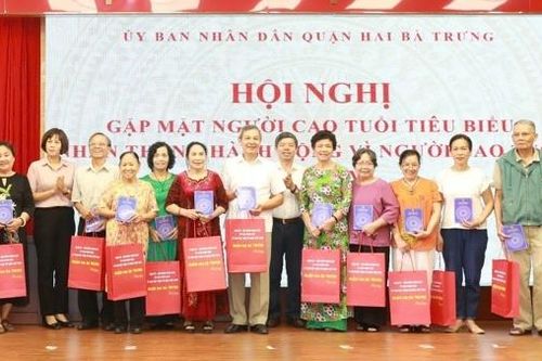 Quận Hai Bà Trưng: chăm sóc sức khỏe hàng nghìn người cao tuổi gặp khó khăn