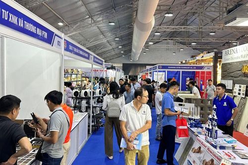 Đông đảo người dân đến tham quan Triển lãm Vietbuild 2024
