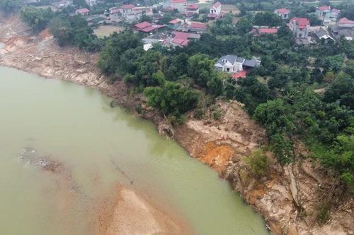 Đoan Hùng tan hoang sau bão