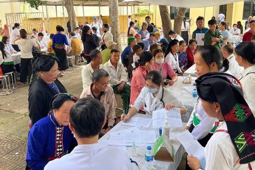 Chăm sóc sức khỏe cho hơn 1.000 người bị ảnh hưởng bởi bão Yagi