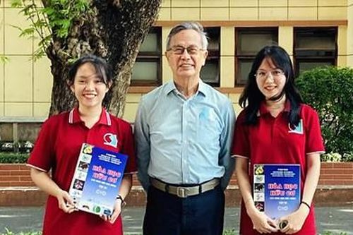 Người thầy dành trọn tiền tiết kiệm 1 tỷ đồng ủng hộ đồng bào bị thiên tai