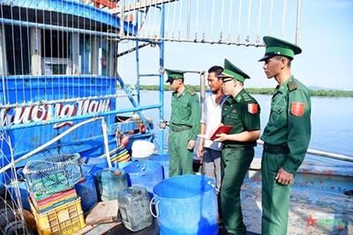 Hải đoàn Biên phòng 18 phát hiện hai tàu cá vi phạm quy định trong lĩnh vực thủy sản