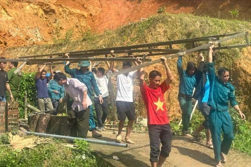 Mưa lũ đi qua, tình người đọng lại