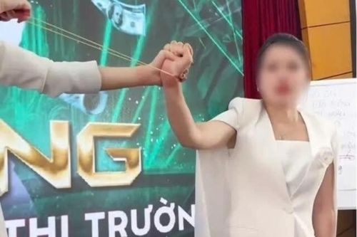 Bắn dây thun vào cổ tay, bác sĩ cảnh báo rất nguy hiểm
