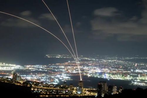 Hezbollah lần đầu bắn tên lửa vào Tel Aviv, nhắm đến cơ quan tình báo của Israel