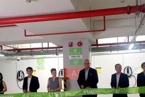 Vận hành trạm sạc ô tô điện công cộng thông minh tại cao ốc ở TP HCM