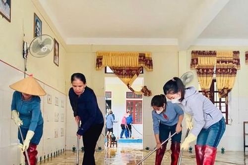 4 ngày đón 2 đợt lũ, giáo viên tất bật dọn trường đón trẻ