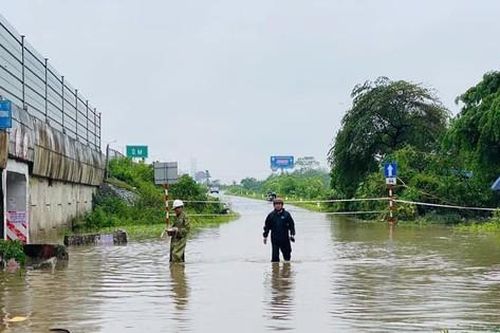 Vẫn còn 12.047 người bị ảnh hưởng bởi ngập lụt tại Hà Nội