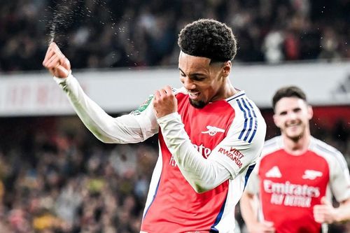 Tiền đạo 17 tuổi rực sáng, Arsenal thắng tưng bừng