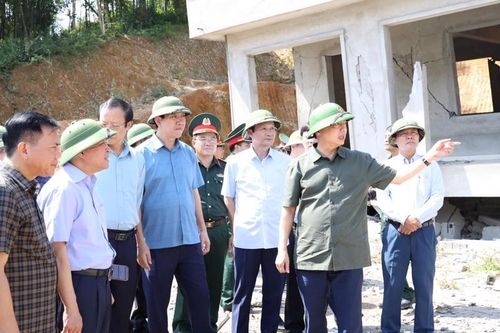 Phó Thủ tướng Chính phủ Trần Hồng Hà kiểm tra khắc phục hậu quả mưa lũ, sạt lở tại Thanh Hóa