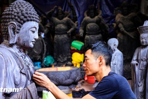 Về làng nghề Sơn Đồng xem 'hậu duệ' các nghệ nhân thổi hồn vào gỗ