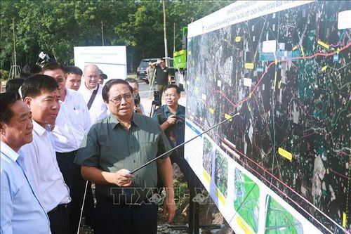 Thủ tướng kiểm tra dự án cao tốc Thành phố Hồ Chí Minh - Thủ Dầu Một - Chơn Thành