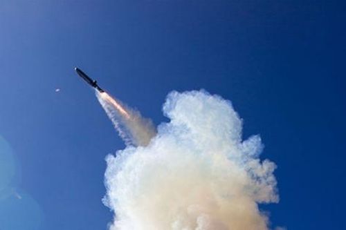 Khai hỏa tên lửa tàng hình AGM-158C LRASM từ tiêm kích F-35: 'Cặp đôi hoàn hảo'