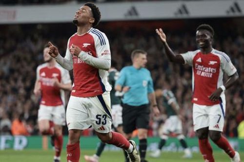 Arsenal nhấn chìm Bolton ở vòng 32 đội Carabao Cup