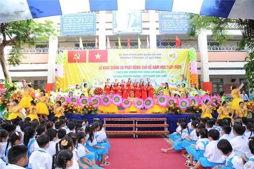 Chỉ phát giấy khen cho học sinh ủng hộ từ 100.000 đồng: Nguy cơ bất bình đẳng trong giáo dục