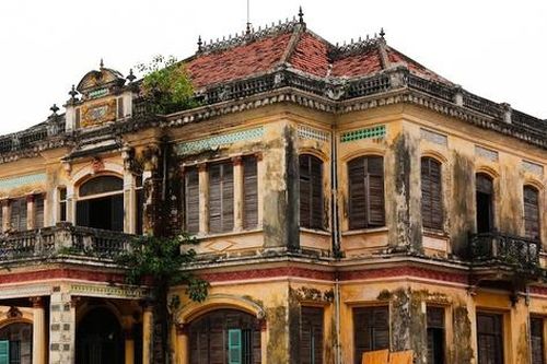 Cận cảnh biệt thự cổ 100 tuổi ven sông Đồng Nai vừa thoát 'án tử'