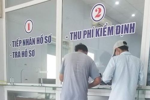 Chủ xe phải chi tiền triệu để 'mua' thuận lợi trong quá trình đăng kiểm ô tô