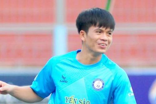 Mừng cho cầu thủ Việt Nam có tên ngắn nhất thế giới