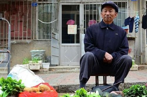 Cụ ông bán rau bị lừa sạch 9,6 tỷ đồng, tài sản cả đời bỗng mất trắng chỉ sau cuộc gọi lừa đảo