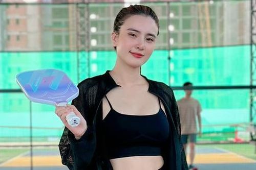 Em gái Công Vinh bị phản ứng vì mặc áo hai dây chơi thể thao