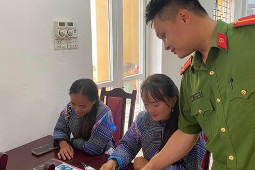 Hội LHPN huyện Mường Khương (Lào Cai) phối hợp tuyên truyền phòng chống ma túy