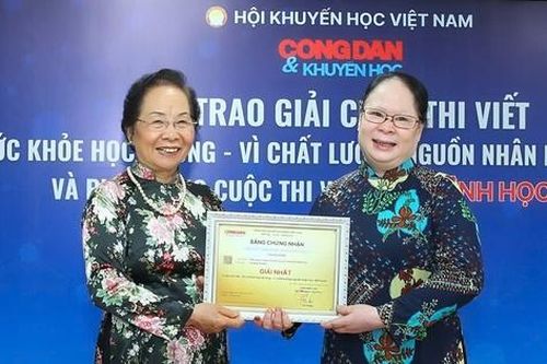 Trao giải cuộc thi viết về sức khỏe học đường