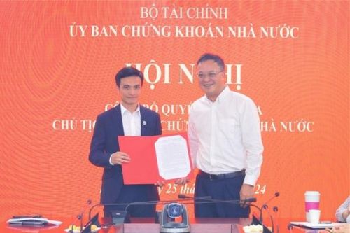 Nhân sự 25/9: Ủy ban Chứng khoán Nhà nước bổ nhiệm Phó Vụ trưởng, địa phương điều động cán bộ chủ chốt
