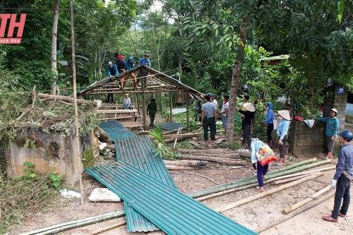 Quan Sơn di dời 38 hộ dân sinh sống vùng có nhiều vết nứt, sụt lún