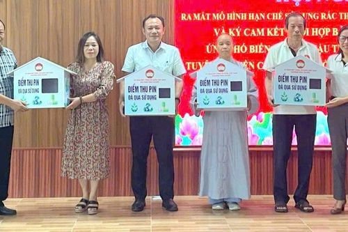 Mặt trận phường Vĩnh Phước ra mắt mô hình 'Hạn chế sử dụng rác thải nhựa trong hộ gia đình'