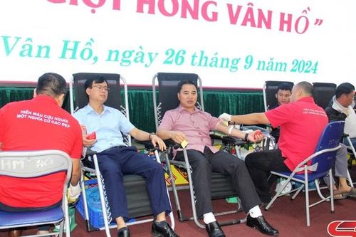 Ngày hội hiến máu 'Giọt hồng Vân Hồ'