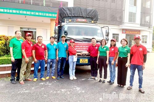 Tuyên Quang tiếp nhận xe hàng cứu trợ từ Hội Chữ thập đỏ tỉnh Gia Lai