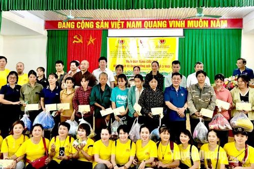 Trao 500 suất quà cho người dân các xã bị ảnh hưởng bởi cơn bão số 3