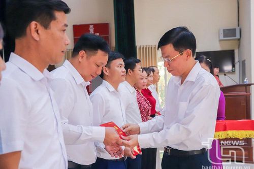 Bồi dưỡng kiến thức, nghiệp vụ cho cán bộ mặt trận cơ sở