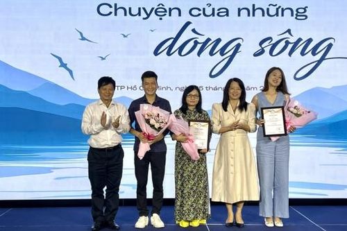 Báo VietNamNet: Tổng kết trao giải cuộc thi 'Chuyện của những dòng sông'