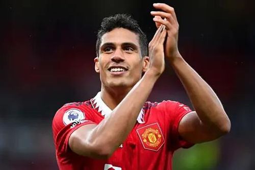 Trung vệ xuất sắc Raphael Varane giải nghệ ở tuổi 31