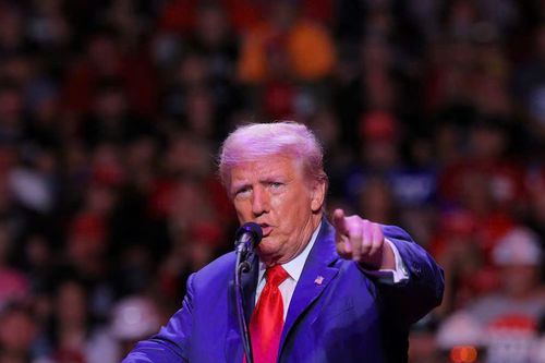 Ông Trump ám chỉ Iran đứng sau các vụ mưu sát mình