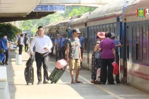 Điều chỉnh giờ tàu khách trên tuyến Hà Nội - Lào Cai