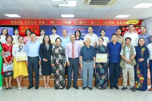 Hình ảnh đẹp trong Lễ tổng kết cuộc thi viết 'Sức khỏe học đường - Vì chất lượng nguồn nhân lực đất nước'