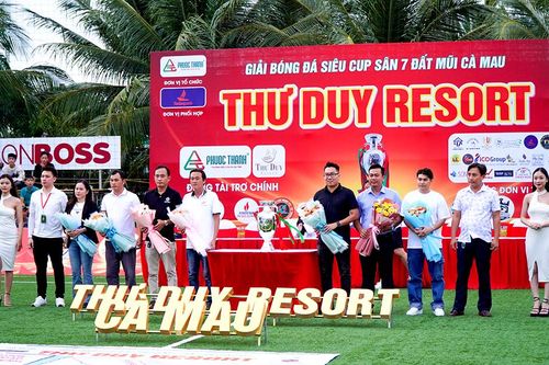 Tưng bừng khai mạc Giải bóng đá Siêu cúp Sân 7 Đất Mũi Cà Mau, tranh cup Thư Duy Resort năm 2024