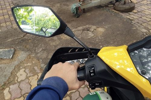 Xe máy một gương có bị phạt?