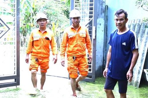 Lũ rút, nhiều hộ dân ngoại thành Hà Nội thoát ngập lụt