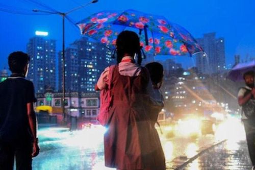 Ấn Độ: Mưa lớn làm tê liệt Mumbai, ít nhất 4 người thiệt mạng