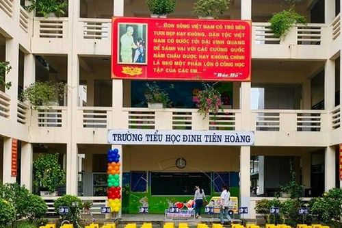 Tạm đình chỉ nữ giáo viên bị tố xúc phạm, ép học sinh đi học thêm ở Ninh Bình