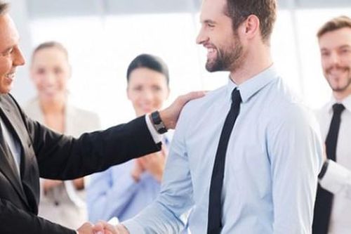 Người EQ cao dễ thăng tiến nơi công sở nhờ nắm giữ 7 'nguyên tắc sống còn' này