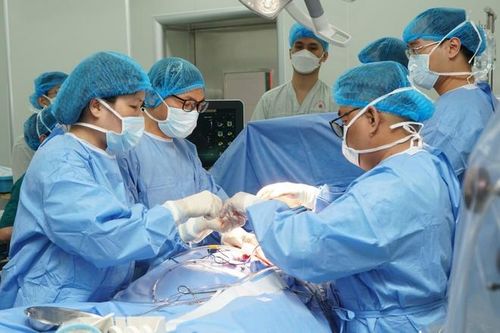 Ứng dụng công nghệ đưa phẫu thuật tim xâm lấn tối thiểu lên tầm cao mới, đem lại lợi ích cho người bệnh