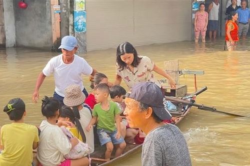 Ấm tình người nơi 'rốn lũ' Thủ đô