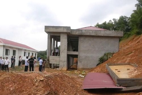Vụ sụt lở Trường THCS Lâm Phú (Thanh Hóa): Nhiều em nghỉ học vì đi lại khó khăn