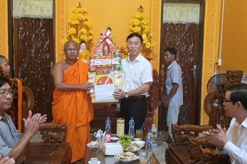 Lãnh đạo tỉnh Bạc Liêu thăm, chúc mừng lễ Sen Dolta của đồng bào Khmer