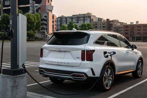 Xe hybrid tại Việt Nam - nhiều cơ hội nhưng cũng lắm chông gai